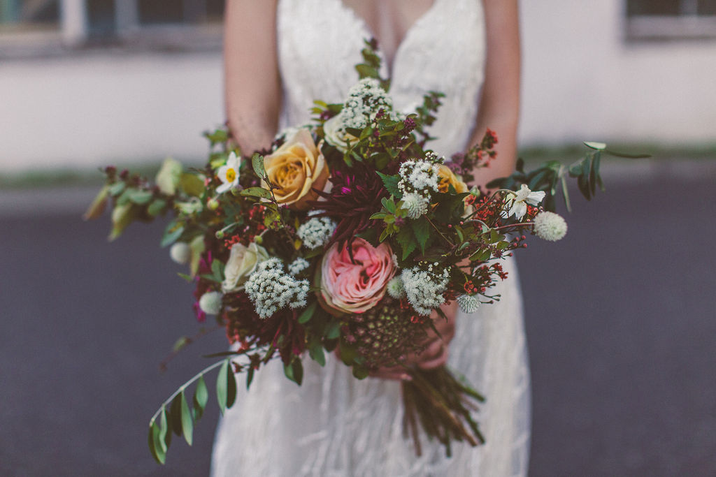 How-to-plan-&-design-your-intimate-wedding-flower-bouquet