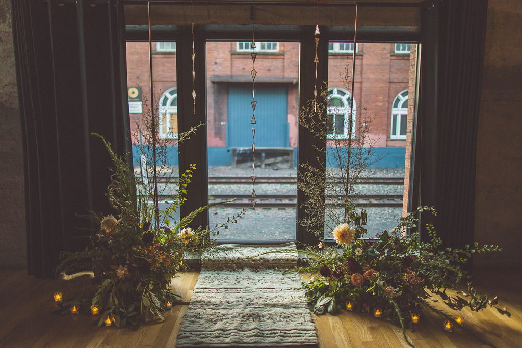 How-to-plan-&-design-your-intimate-wedding-ceremony-backdrop_02