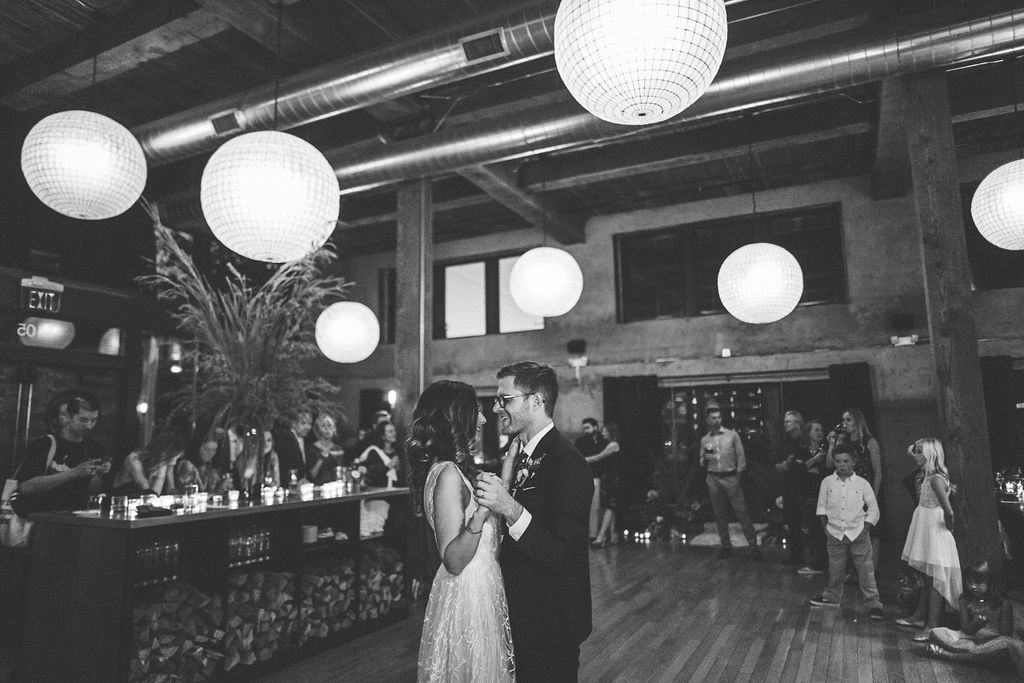 How-to-plan-&-design-your-intimate-wedding-first-dance
