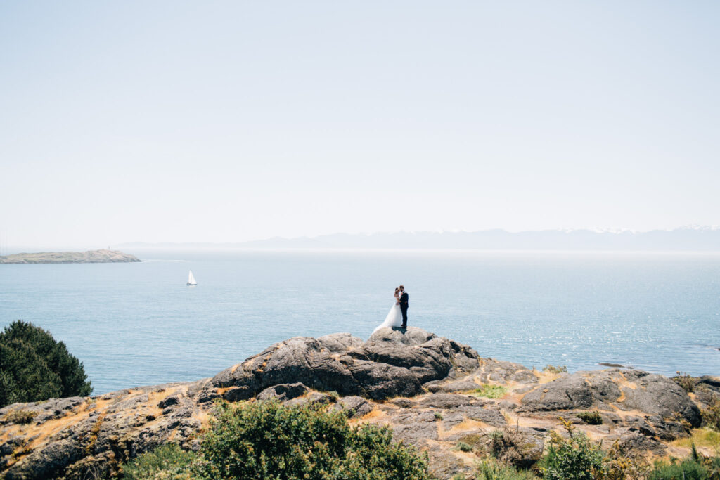 How-I-planned-a-wedding-that-feels-true-to-my-partner-&-i-wedding-pictures03-ocean-view